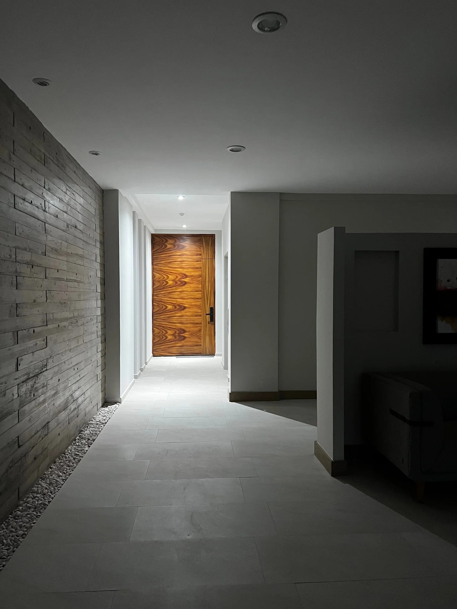 Puerta Principal - Carpintería Residencial de Lujo y al gusto en todos nuestros proyectos by Backer Developments - Backer.mx